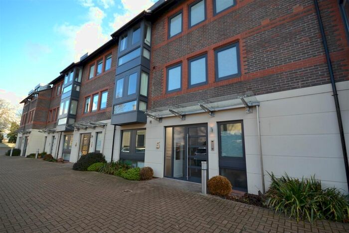 1 Bedroom Flat To Rent In Old Lodge Place, St Margarets, Twickenham, TW1
