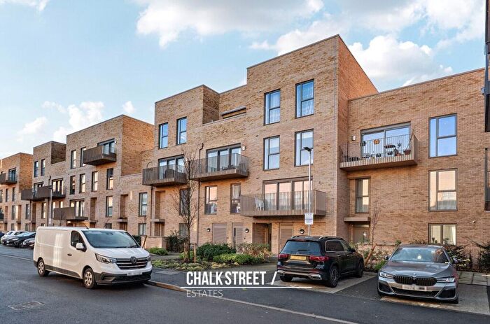 1 Bedroom Apartment For Sale In Somerville House, Fairlane Road, Rainham, RM13