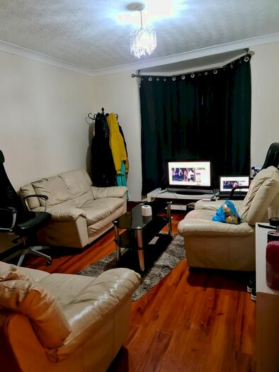 3 Bedroom Semi-Detached House To Rent In Selbourne Road, Luton, LU4