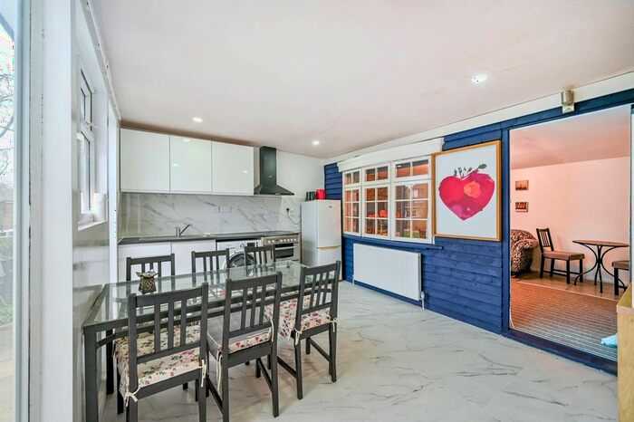 1 Bedroom Maisonette To Rent In Hook Road, Chessington, KT9