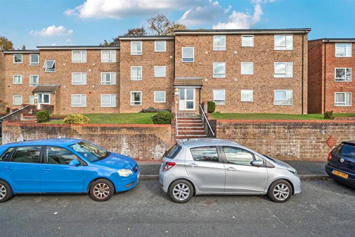 2 Bedroom Flat To Rent In Montana Close, South Croydon, CR2