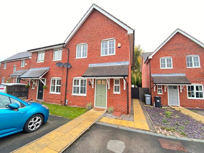 3 Bedroom Semi-Detached House For Sale In The Vineyard, Crewe, CW2