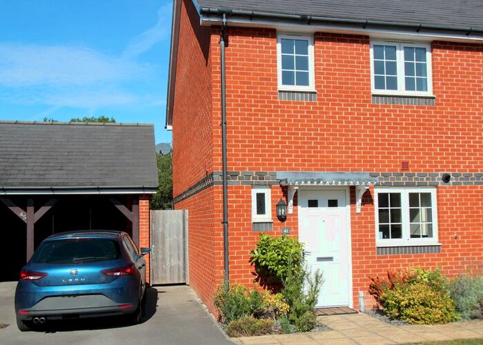 2 Bedroom End Of Terrace House To Rent In Fawn Drive, Three Mile Cross, RG7