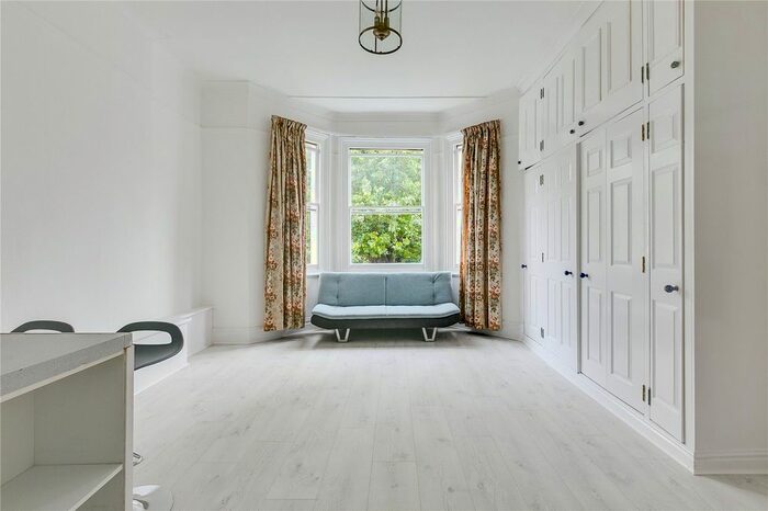 Studio To Rent In Sinclair Gardens, Brook Green, W14