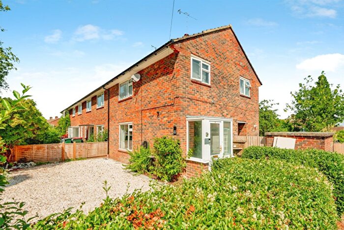 3 Bedroom End Of Terrace House For Sale In Spring Plat, Crawley, RH10