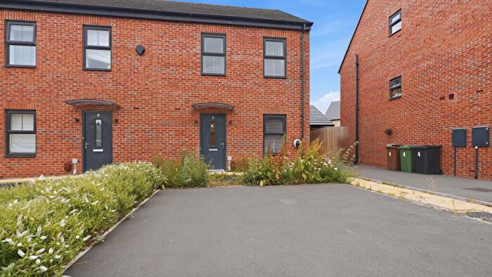 3 Bedroom Semi Detached House To Rent In Tulip Drive, LS14