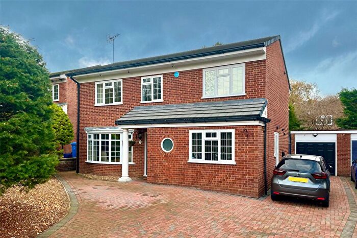 4 Bedroom Detached House For Sale In Rowans Close, Farnborough, Hampshire, GU14