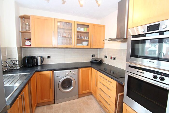 2 Bedroom Apartment To Rent In Clover Way, Wallington, SM6