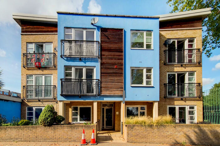 3 Bedroom Flat To Rent In Lucas Street, London, SE8