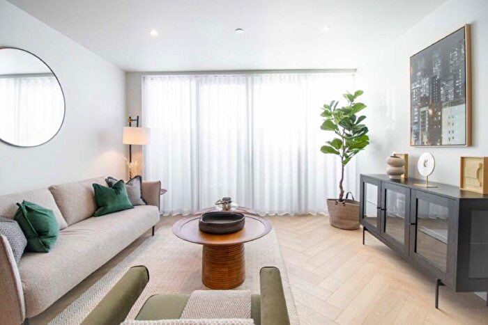2 Bedroom Flat For Sale In Coombe Road, New Malden, KT3