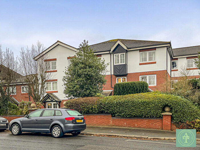 2 Bedroom Retirement Property For Sale In Woodmere Court, Avenue Road, N14
