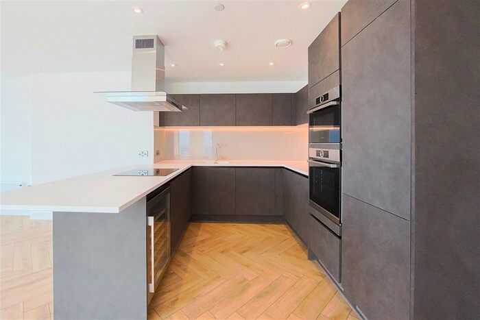 3 Bedroom Flat To Rent In Chester Road, Manchester, M15