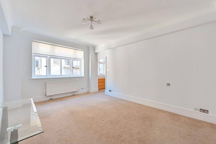 3 Bedroom Flat To Rent In Portland Place, Marylebone, London, W1B
