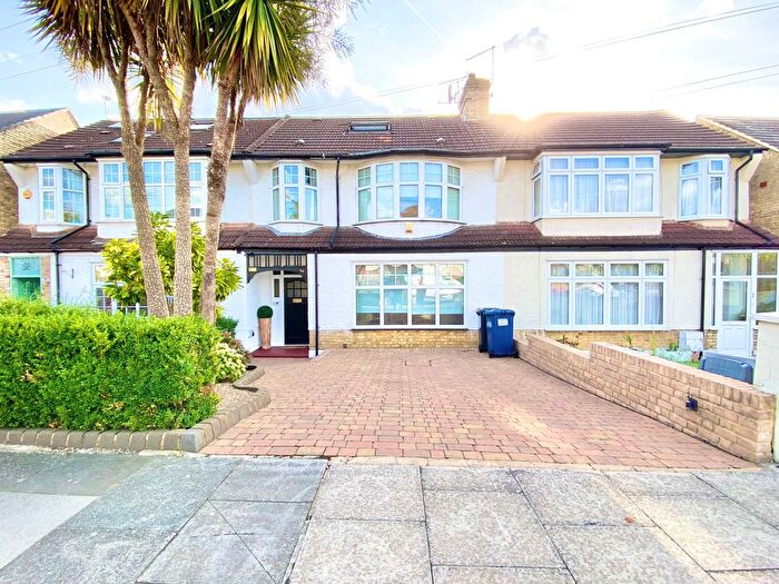 4 Bedroom Terraced House For Sale In Eton Avenue, East Barnet, EN4