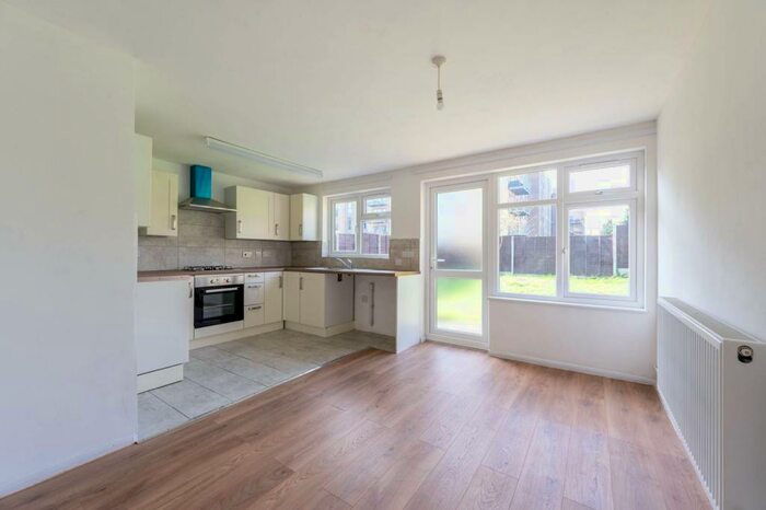 3 Bedroom Detached House To Rent In William Booth Road, Anerley, London, SE20