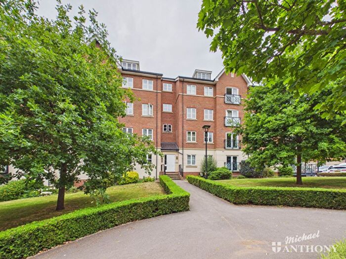 2 Bedroom Flat For Sale In Viridian Square, Aylesbury, HP21