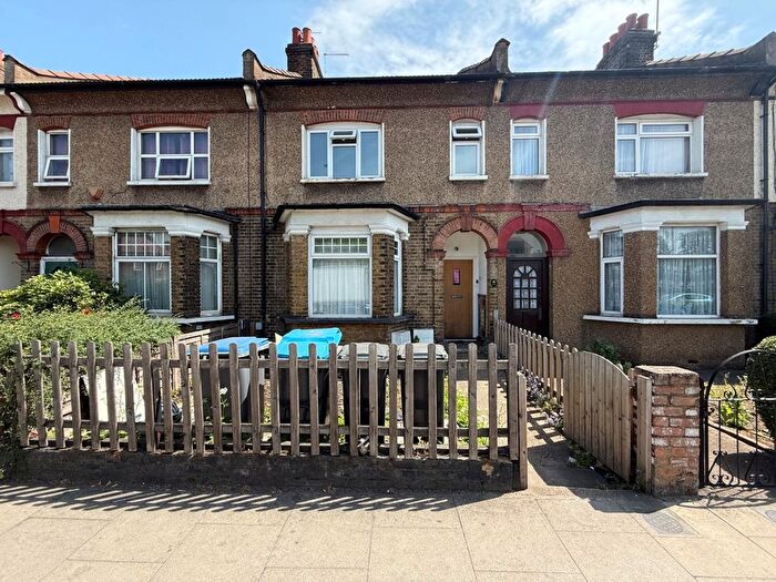 2 Bedroom Flat To Rent In Hertford Road, Waltham Cross, EN8