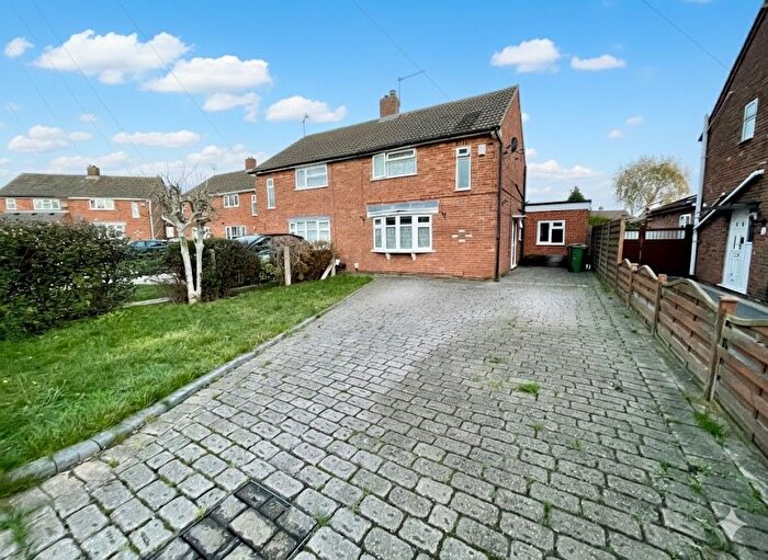 4 Bedroom Semi Detached House For Sale In Maulden Close, Luton, Bedfordshire, LU2