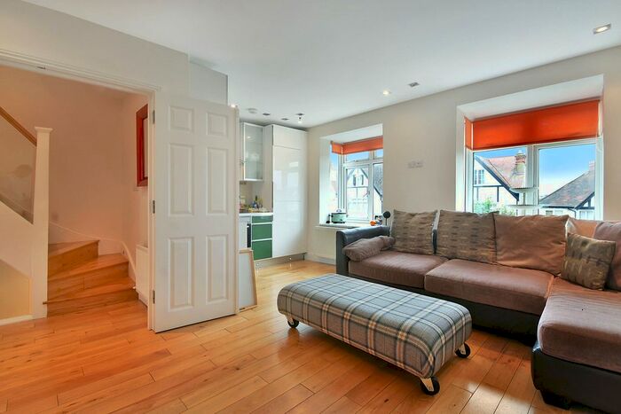2 Bedroom Flat To Rent In Sandringham Road, London, NW11