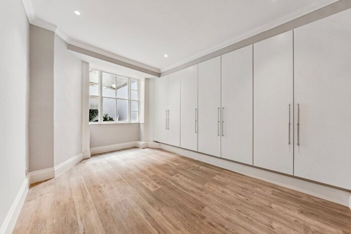 2 Bedroom Flat To Rent In Nottingham Place, Marylebone, W1U