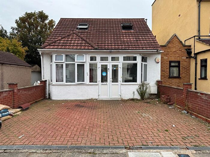 4 Bedroom Detached Bungalow For Sale In Meldrum Road, Goodmayes, IG3