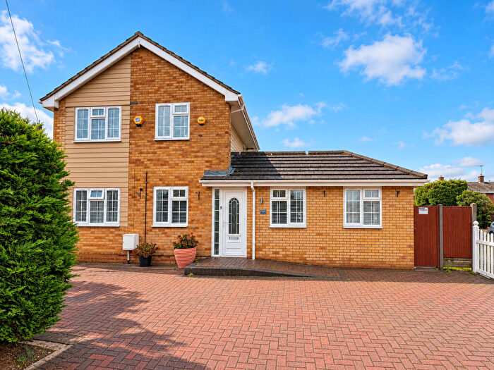 4 Bedroom Semi-Detached House For Sale In Link Road, Canvey Island, SS8
