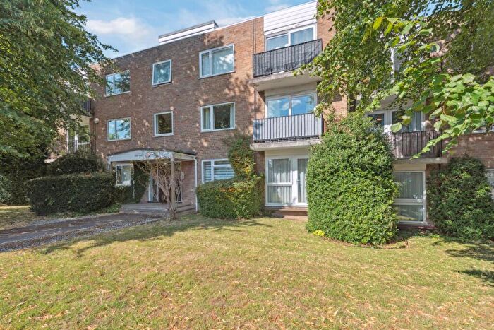 1 Bedroom Apartment For Sale In Priory Court, Hitchin, SG4