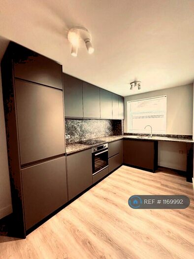 2 Bedroom Flat To Rent In Sinclair Court, Moseley, Birmingham, B13