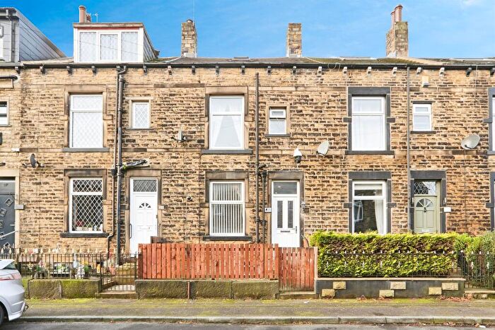 3 Bedroom Terraced House For Sale In Peterborough Place, Bradford, BD2