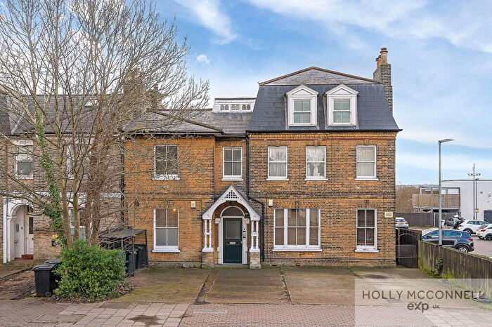 3 Bedroom Duplex For Sale In Croydon Road, London, SE20