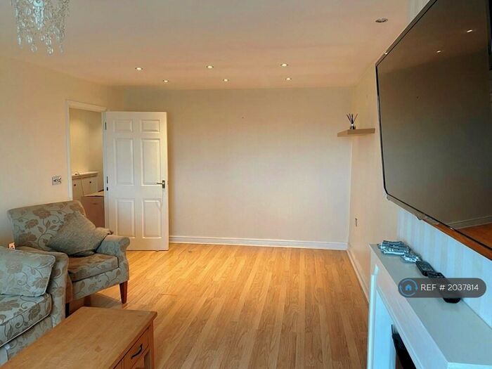 2 Bedroom Flat To Rent In Beaver Close, Morden, SM4