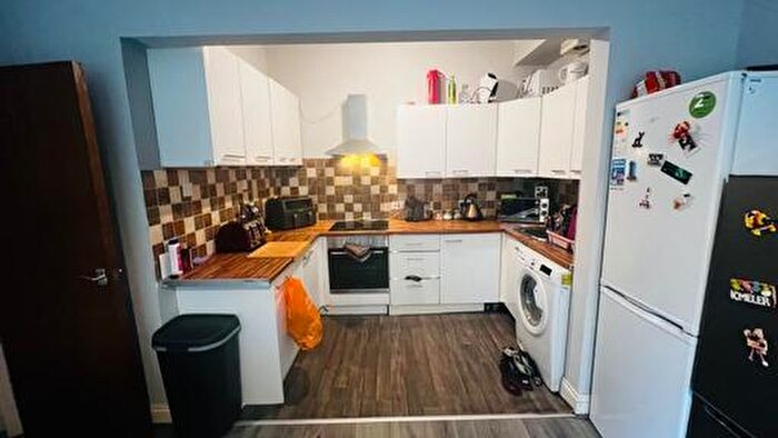4 Bedroom House To Rent In St Michaels Road, Leeds, LS6