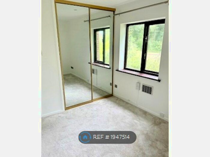 2 Bedroom Maisonette To Rent In Timber Bank, Chatham, ME5