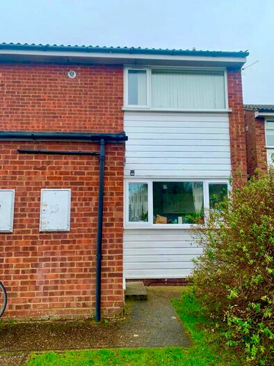 2 Bedroom Maisonette To Rent In Glenmere Close, Cambridge CB1