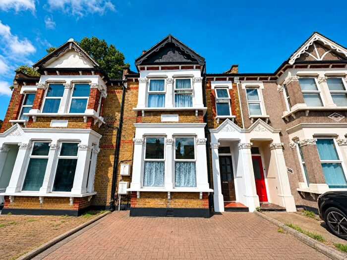 2 Bedroom Flat For Sale In Brownhill Road, London, SE6