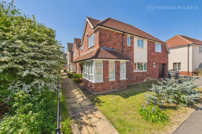 5 Bedroom Detached House For Sale In Wood Ridge Crescent, St. Neots, Huntingdonshire, PE19