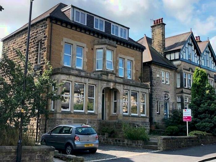 2 Bedroom Apartment To Rent In West Cliffe Grove, Harrogate, HG2