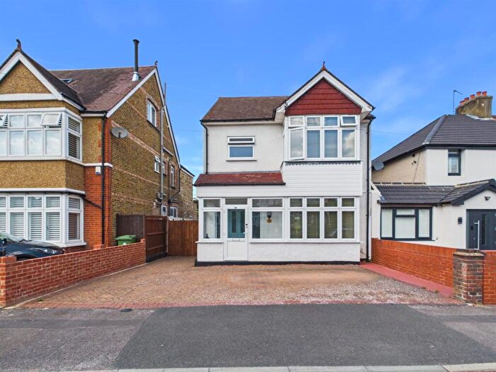 3 Bedroom Detached House For Sale In St. Georges Road, Wallington, SM6
