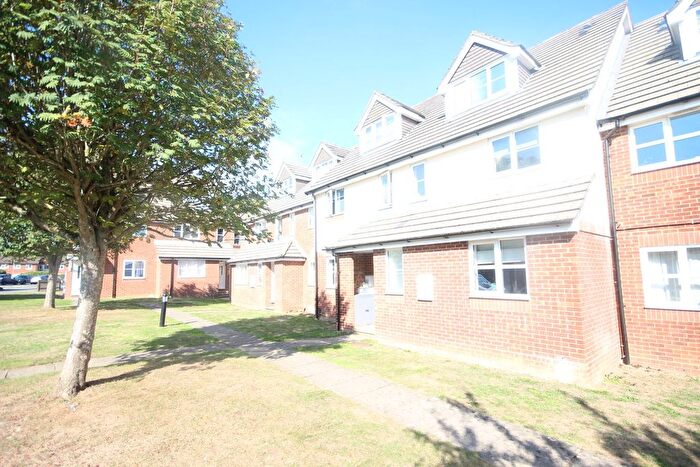 2 Bedroom Maisonette To Rent In Derwent Close, Amersham, HP7