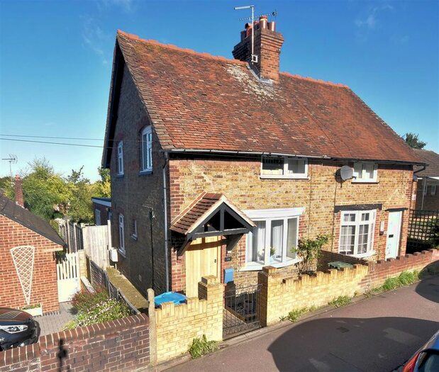 2 Bedroom Cottage To Rent In Tring Road, Wendover, Aylesbury, HP22