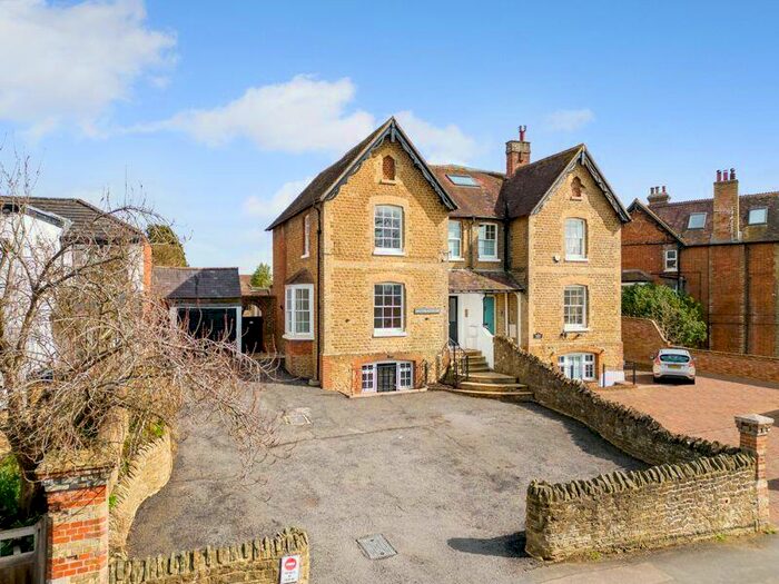 5 Bedroom Semi-Detached House To Rent In Nightingale Road, Godalming, GU7