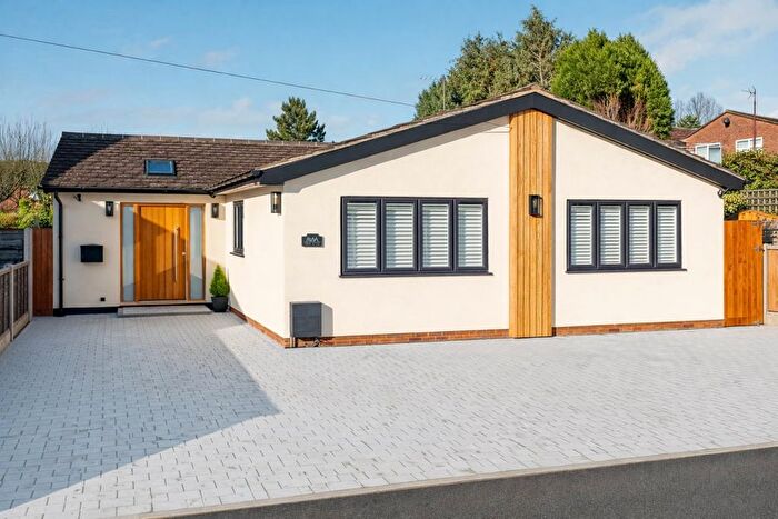 3 Bedroom Detached Bungalow For Sale In Derby Road, Hoddesdon, EN11