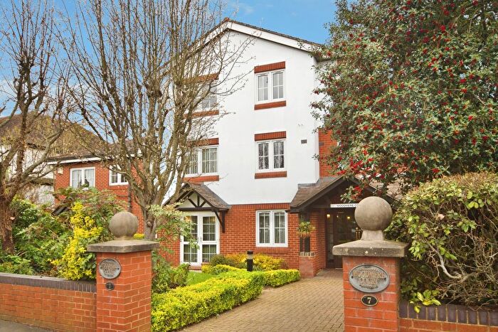 1 Bedroom Flat For Sale In Avenue Road, London, N14