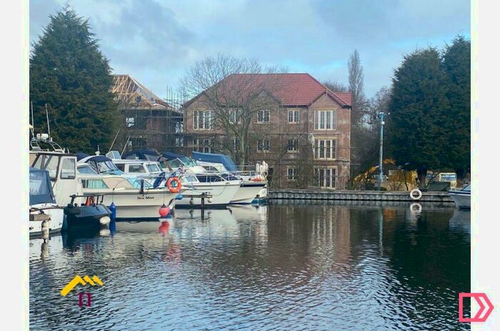 2 Bedroom Flat To Rent In The Moorings, Thorne, Doncaster, S. Yorkshire, DN8