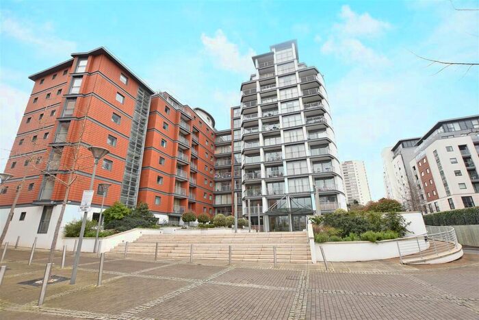3 Bedroom Flat To Rent In Holland Gardens, Brentford, TW8