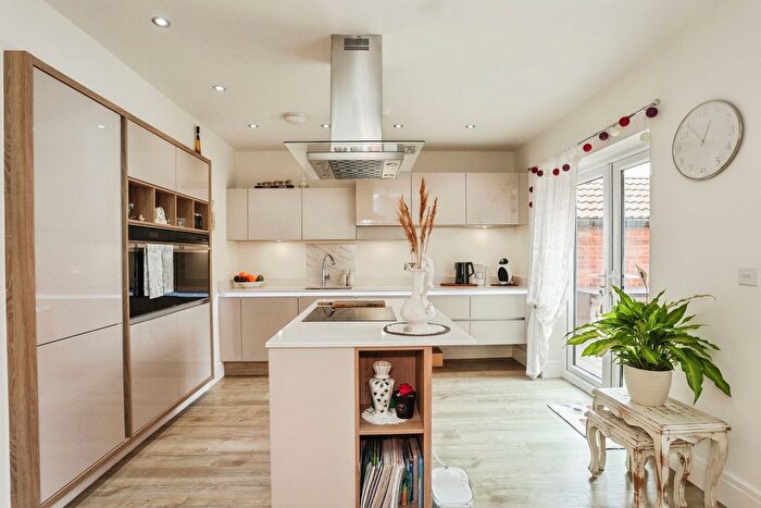 4 Bedroom Detached House For Sale In Yarnsworth Road, Middlebeck, Newark, NG24