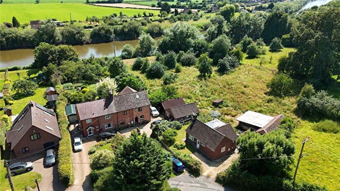 3 Bedroom Semi-Detached House For Sale In Minsterworth, Gloucester, Gloucestershire, GL2