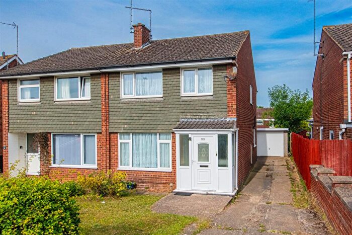 3 Bedroom Semi-Detached House To Rent In St. Johns Road, Kettering, NN15