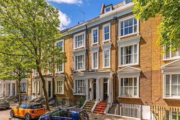 2 Bedroom Flat To Rent In Kempsford Gardens, Earl's Court, SW5