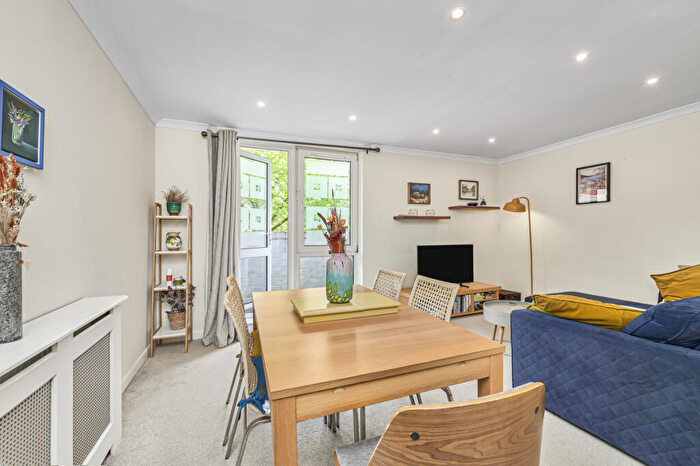 2 Bedroom Flat For Sale In Jansen Walk, London, SW11